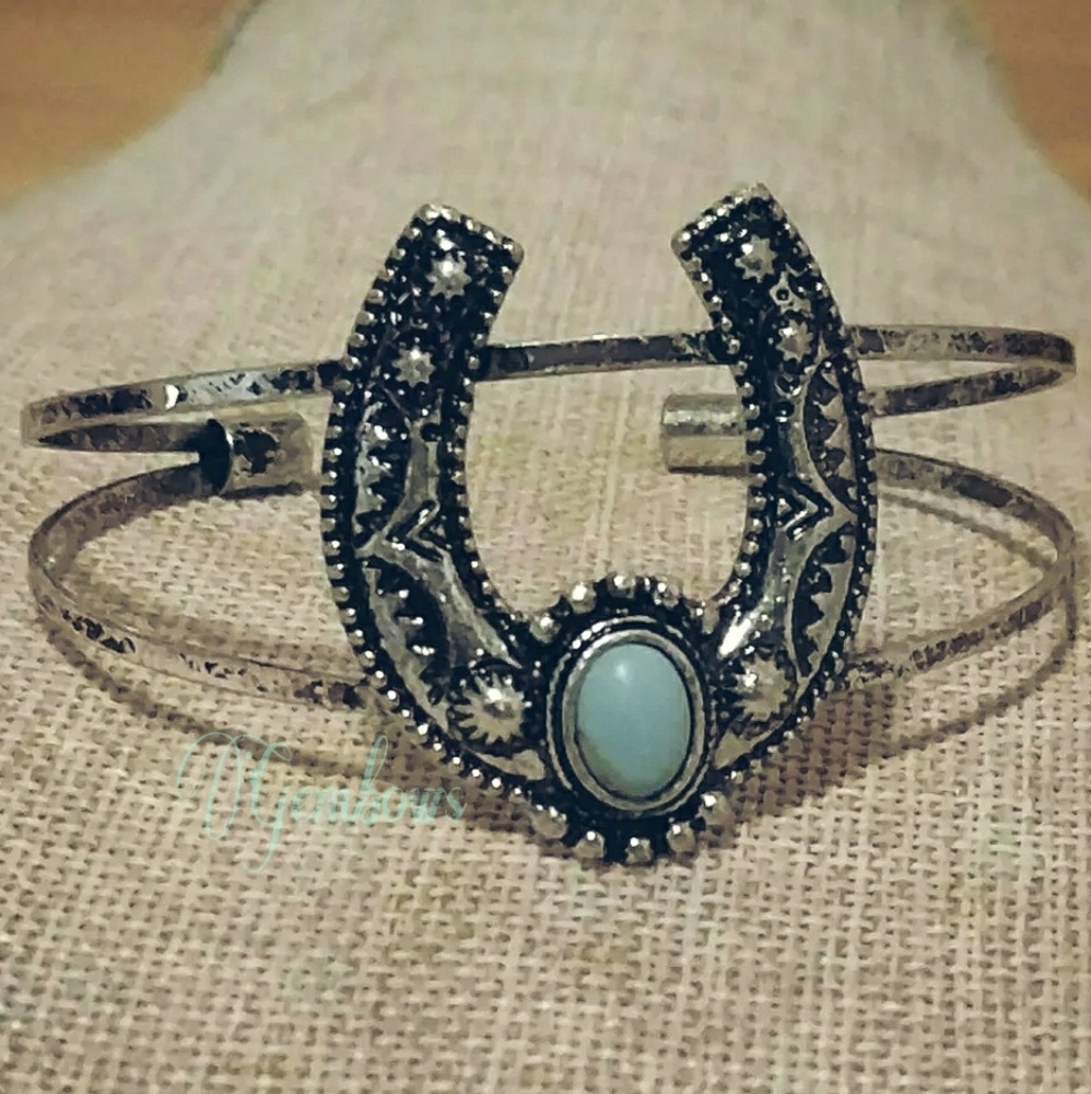 Horse shoe turqoise cuff
