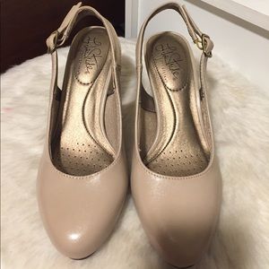 Beige Low Heels 👡