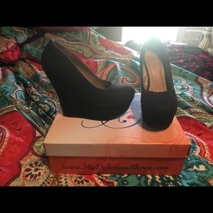 Black wedges from agaci