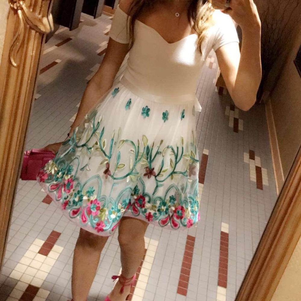 White dress with flowers♥️