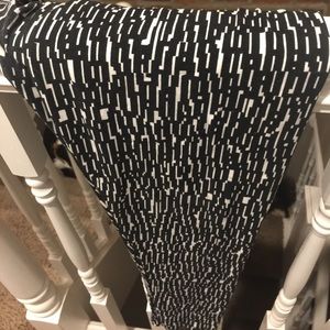 Lularoe TC black and white print leggings