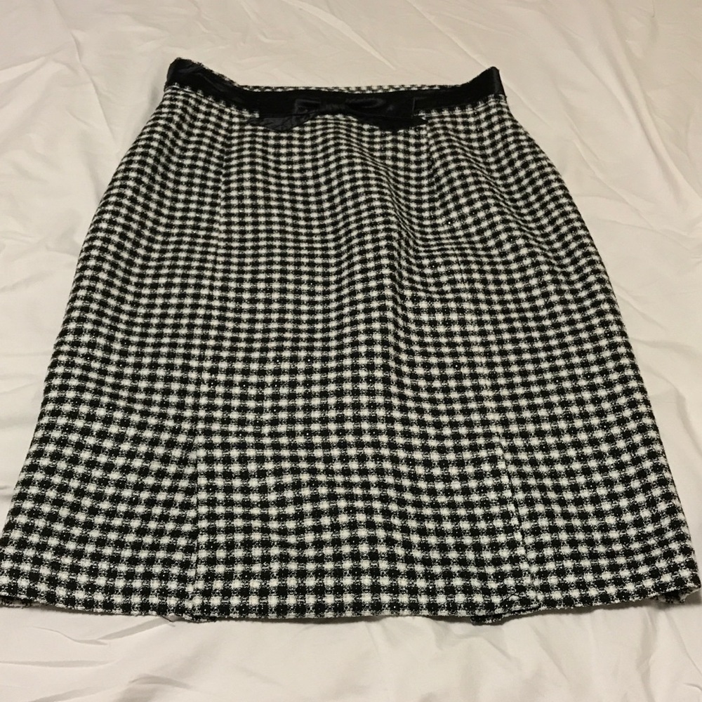 Apostrophe Ladies Skirt with Front Pleats, Size 8