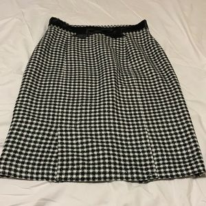 Apostrophe Ladies Skirt with Front Pleats, Size 8