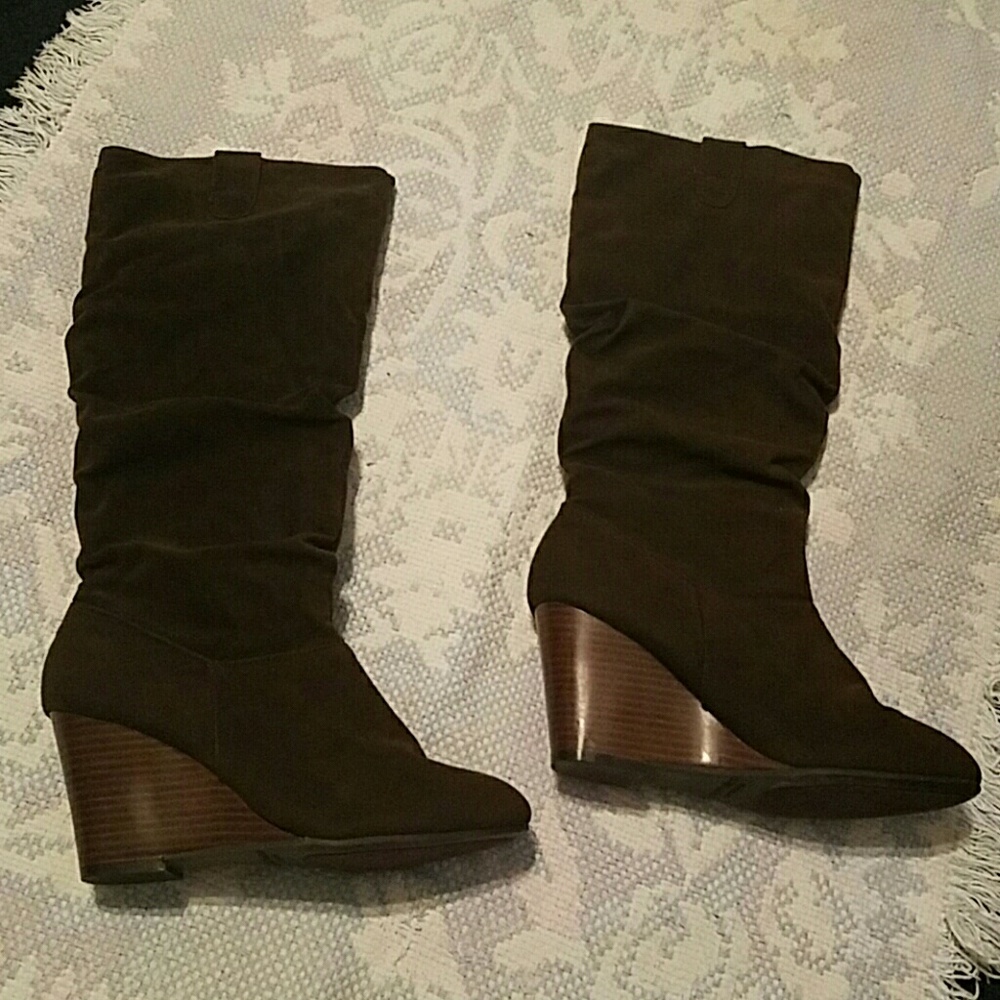 Swift wedge boots