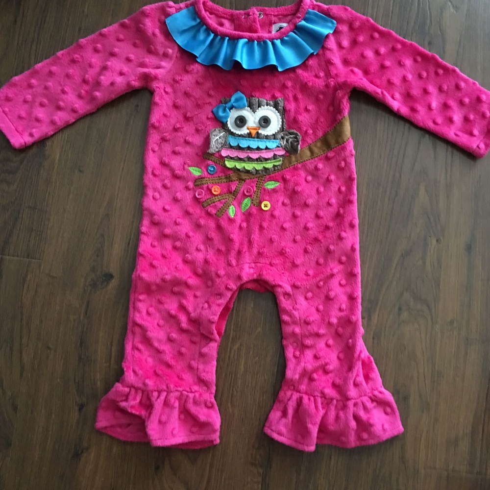 Mud pie long sleeve romper.
