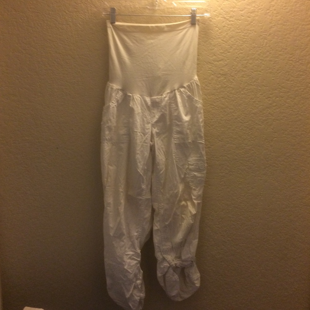 Motherhood Maternity White Capri Pants