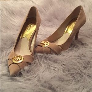 🔥SALE!🔥Michael Kors tan suede heel