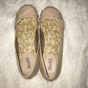Champagne nude flats
