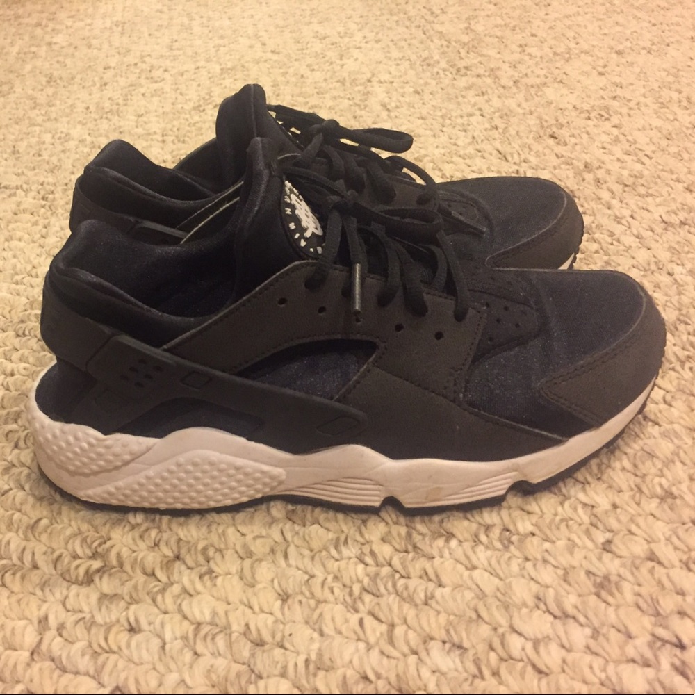 Black and white huarachches size 10 in women's
