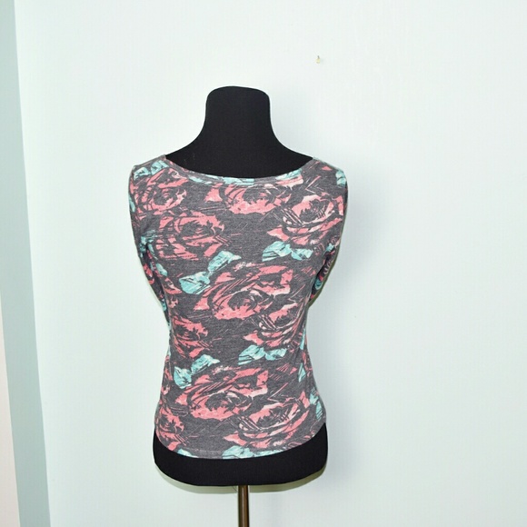 Adorable Grey Floral Print Ballerina Top - Picture 2 of 2