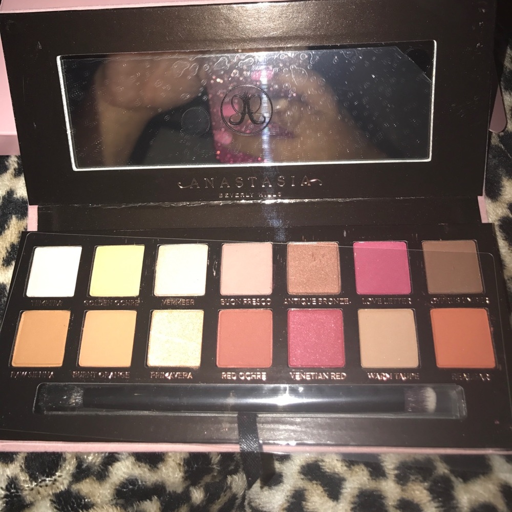 MODERN RENAISSANCE-Anastasia