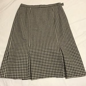 Eddie Bauer Houndstooth Black Ivory Skirt. Sz 6