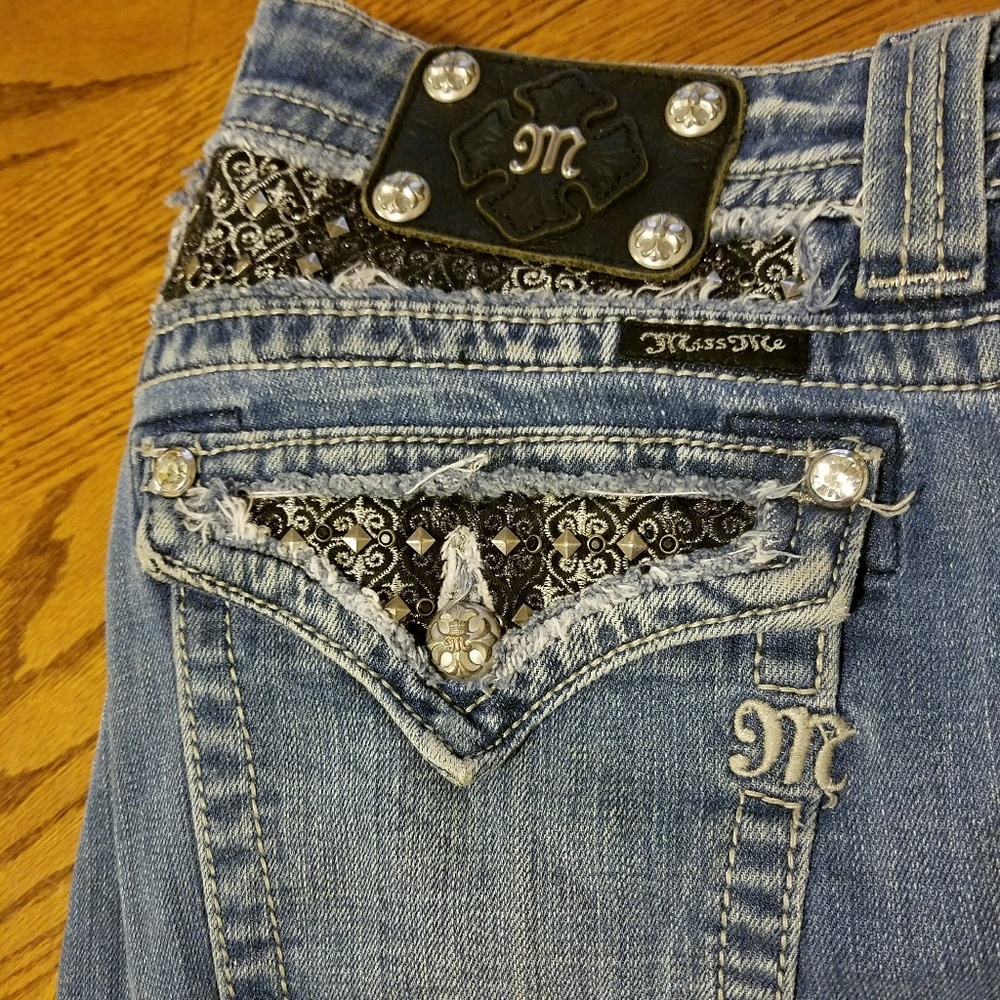 Miss Me Capri Jeans