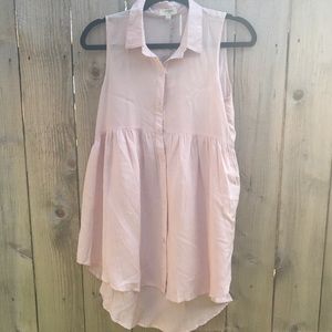 Sleeveless Button-up