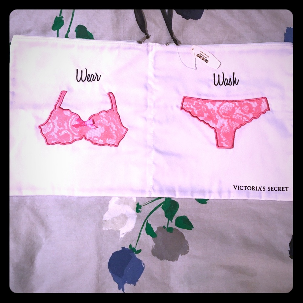 NWT Victoria’s Secret travel wash/wear bag