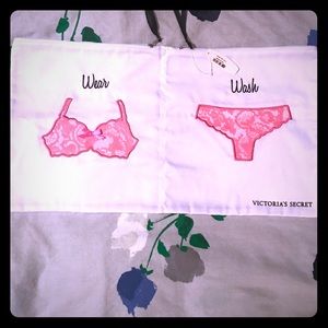 NWT Victoria’s Secret travel wash/wear bag