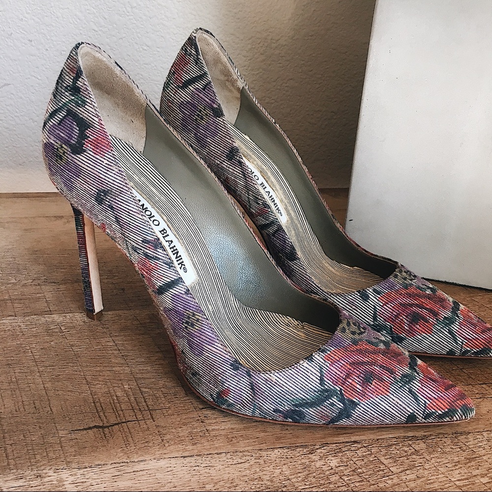 SALE  Manolo Blahnick Floral Pumps