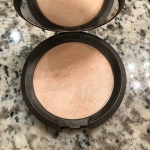 Becca shimmering skin perfector in moonstone