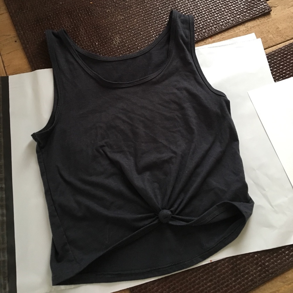 Onzie Knot Crop Tops Black & White - Picture 3 of 3