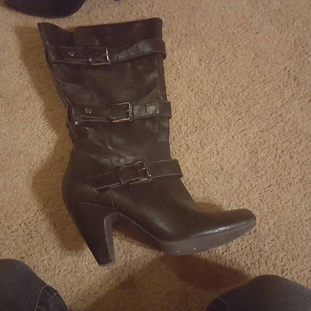 Black heeled boots with buckles