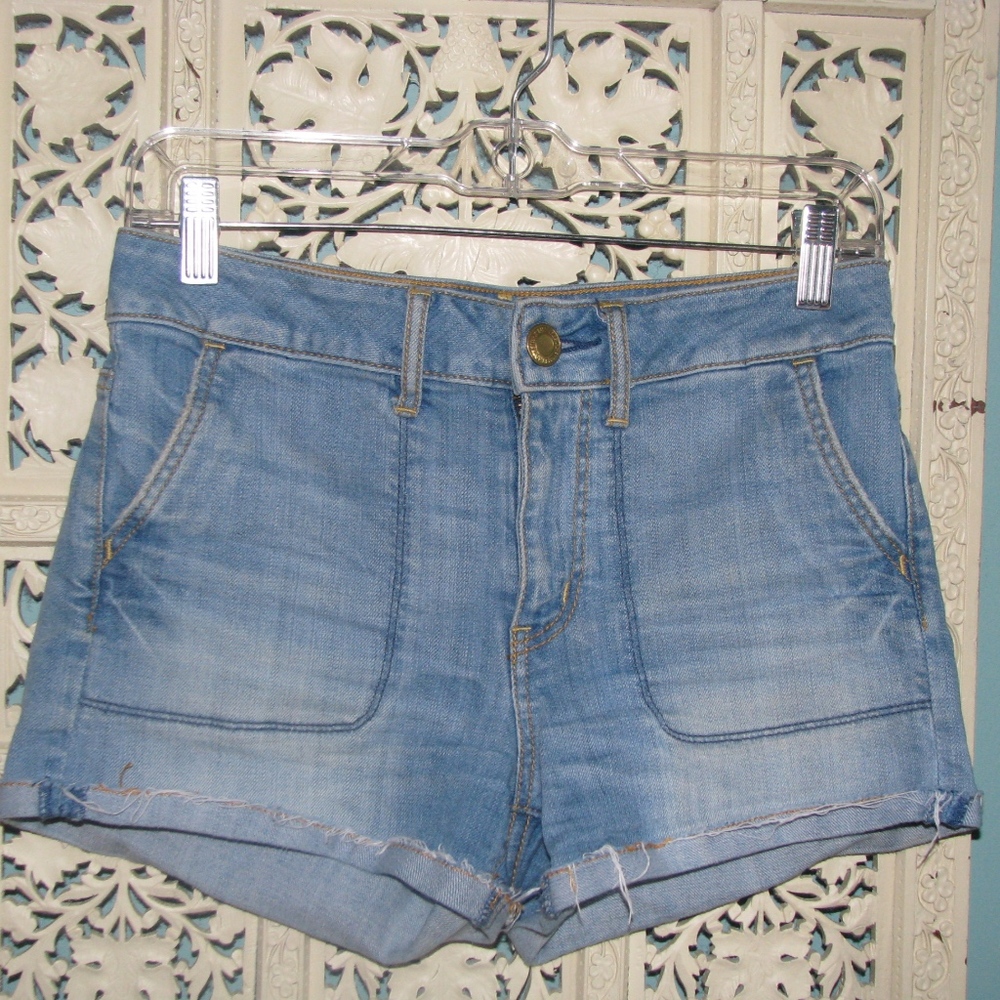AMERICAN EAGLE high-waisted light jean shorts