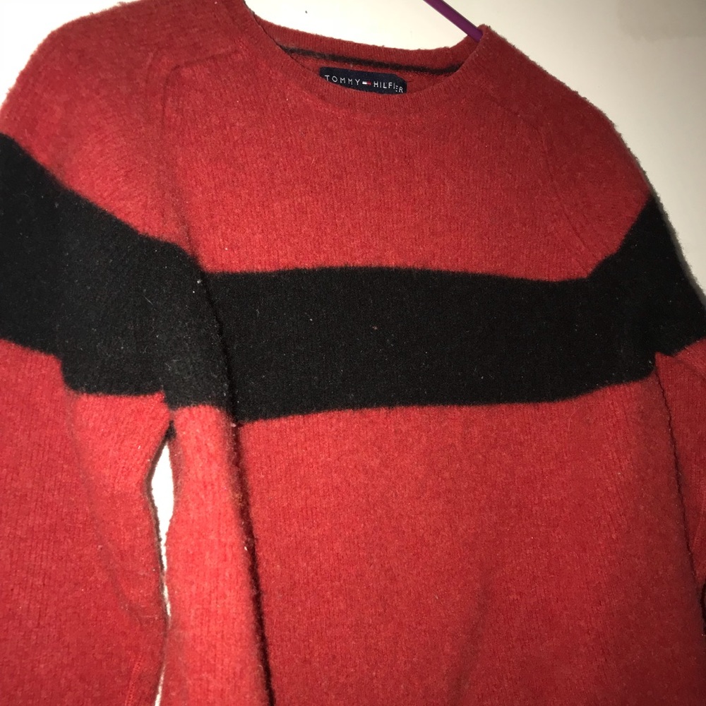 TOMMY HILFIGER SWEATER!!