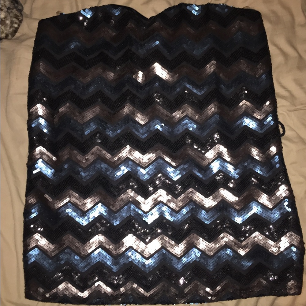 SEQUIN STRAPLESS TOP💙