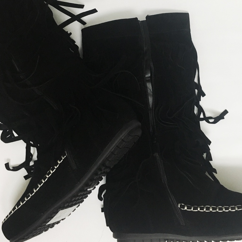 😍1 LEFT - Super Cute Fringe Moccasin Boots! - Picture 3 of 4