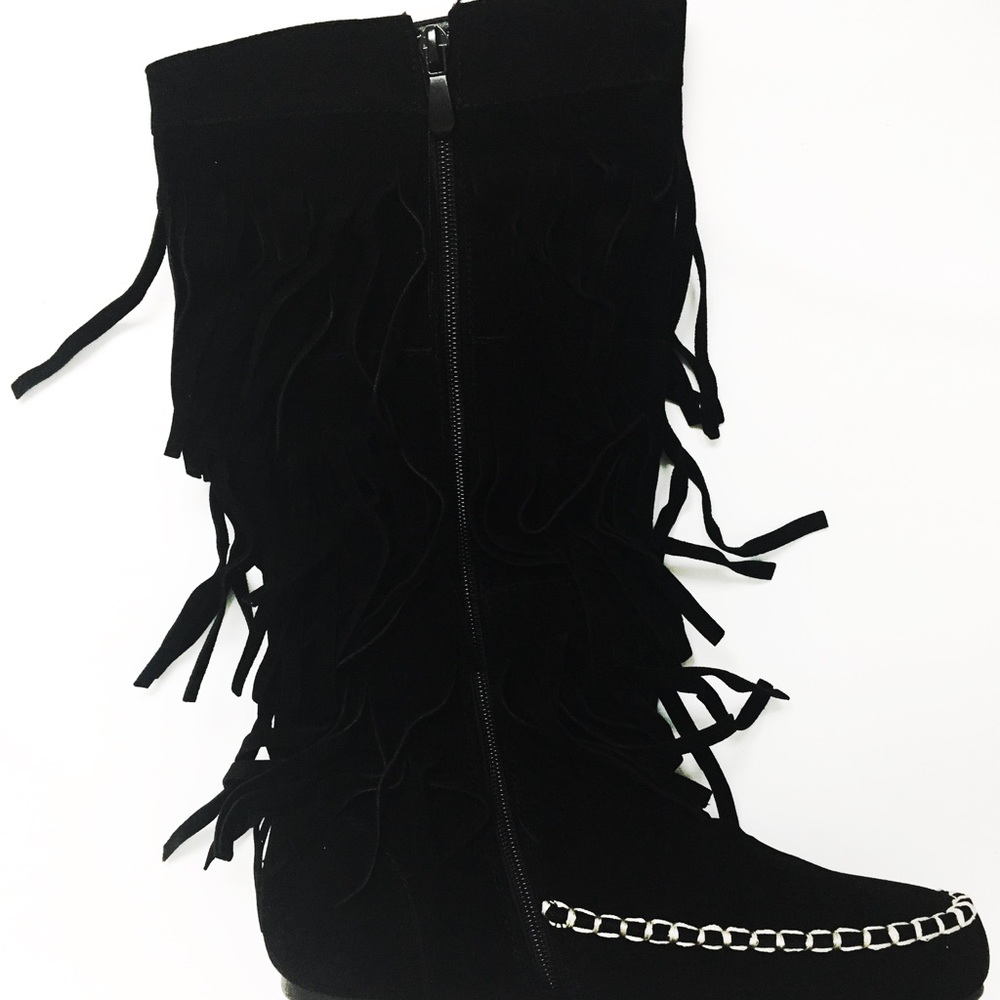 😍1 LEFT - Super Cute Fringe Moccasin Boots! - Picture 4 of 4