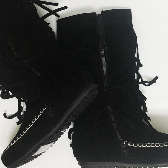 😍1 LEFT - Super Cute Fringe Moccasin Boots! - Picture 3 of 4