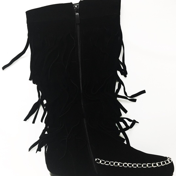 😍1 LEFT - Super Cute Fringe Moccasin Boots! - Picture 4 of 4