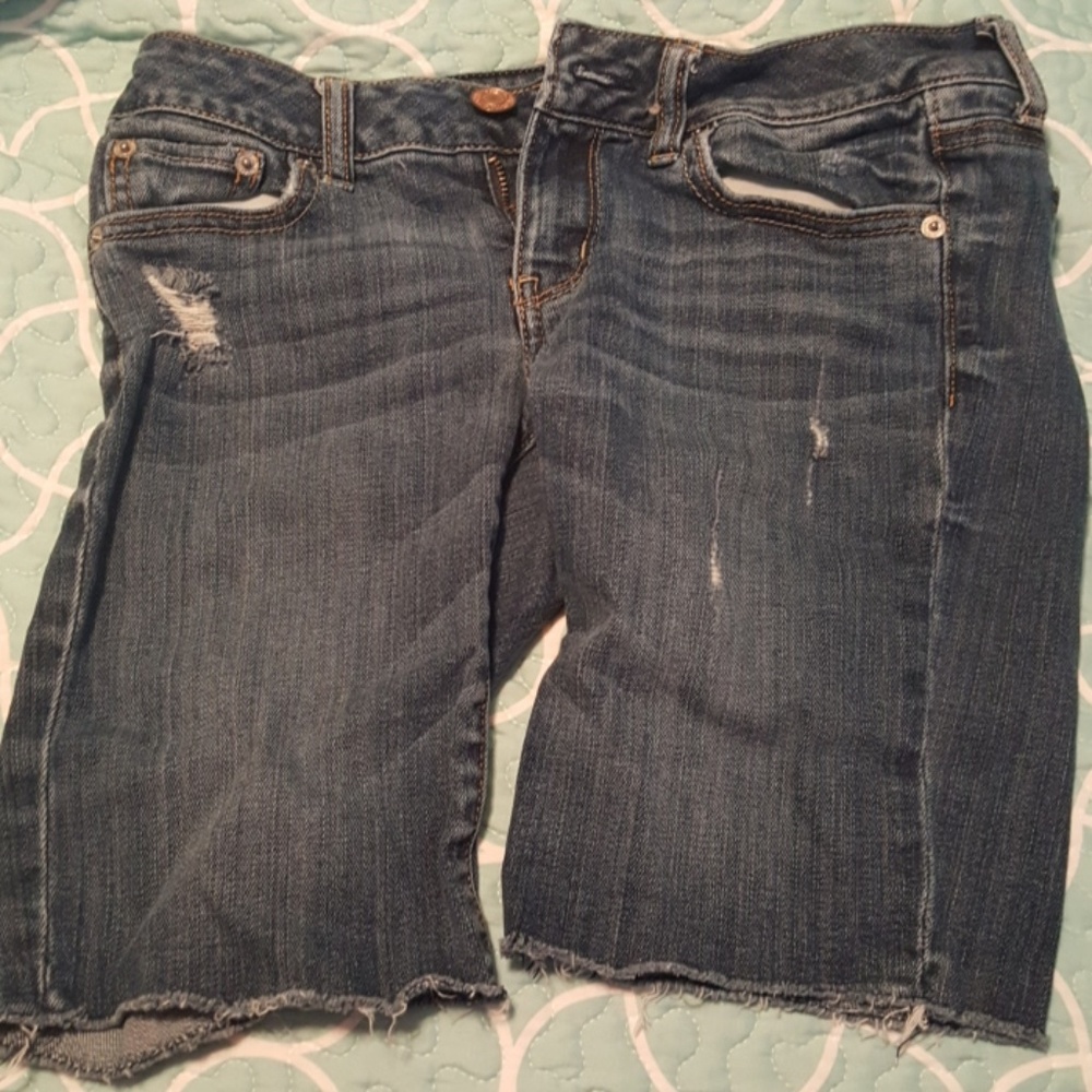 American Eagle size 2 Bermuda shorts