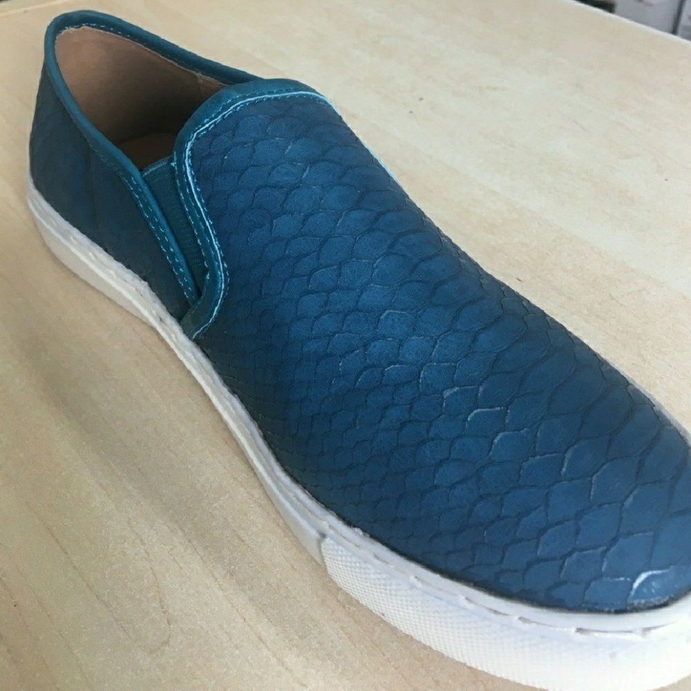 SOLD Slip on shoes