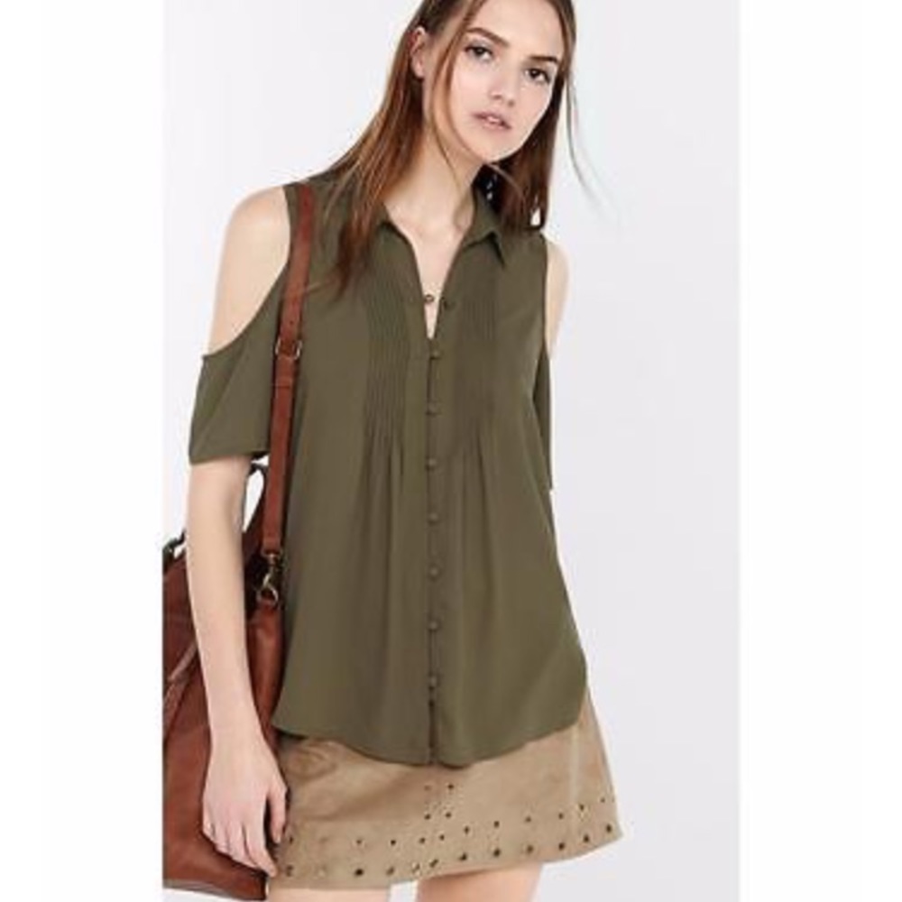 Cold shoulder olive green express top