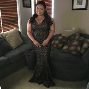 Elegant lace prom dress SIZE XL or 14-16