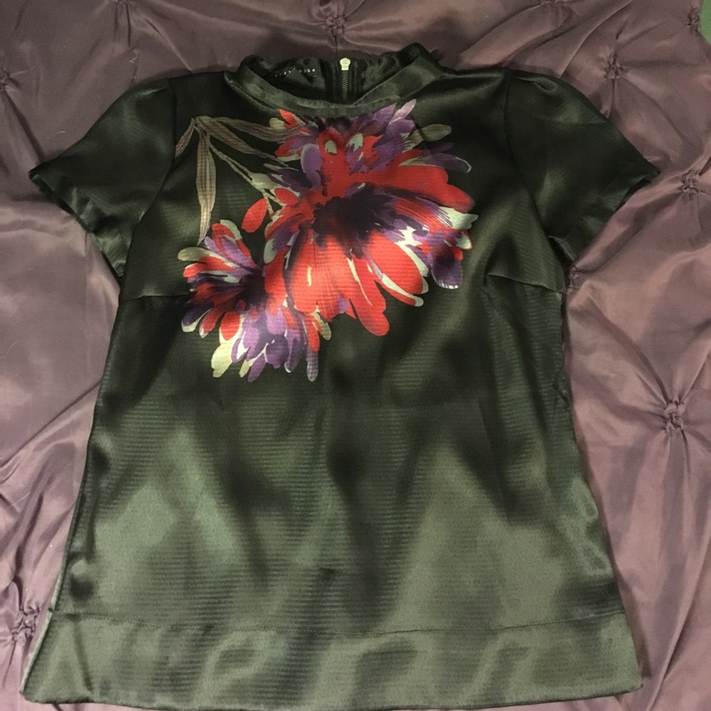 Apostrophe Medium black silk blouse w/flower
