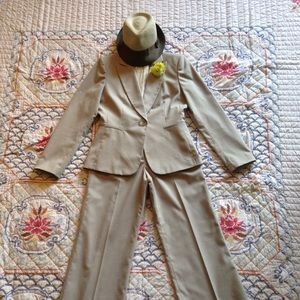 Tahari Arthur S. Levine women's pant suit sz 4