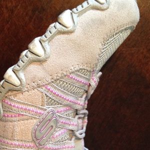 Skechers women's slip on lt. gray/purple sz 7 1/2