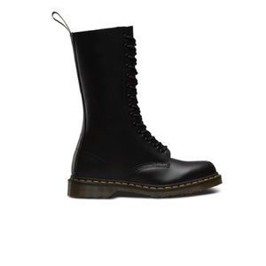 Like new- 1914 Dr. Martens fit like size 8.5
