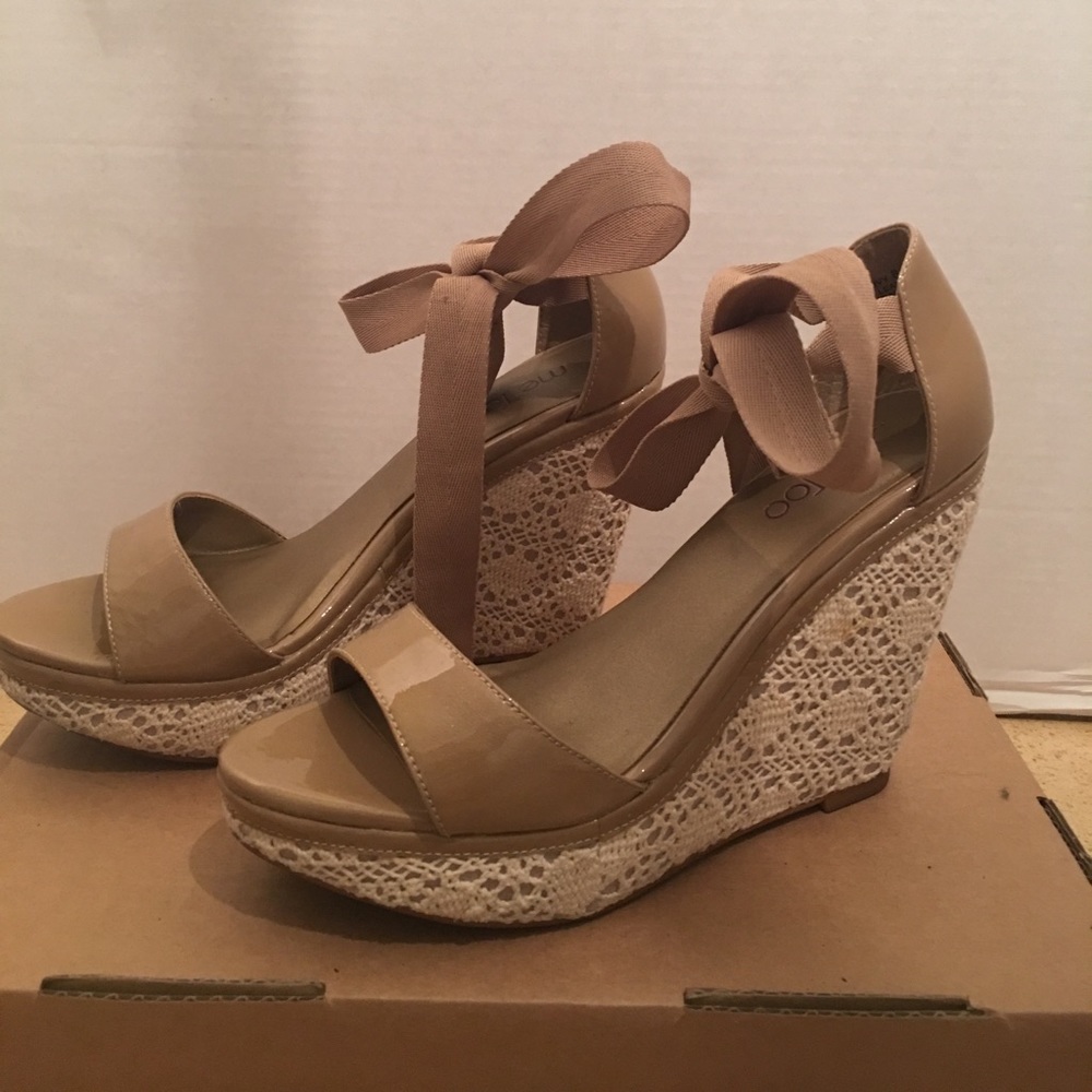 Beautiful tan wedge