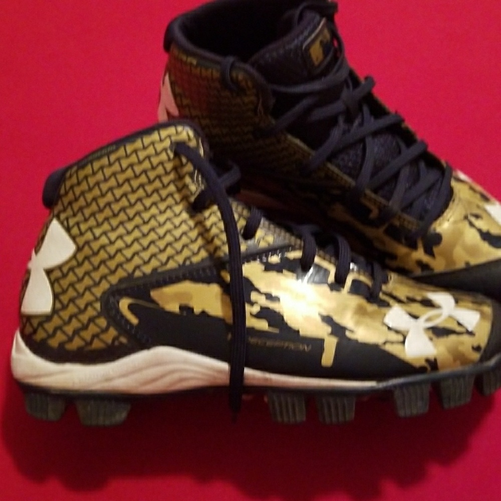Baseball cleats