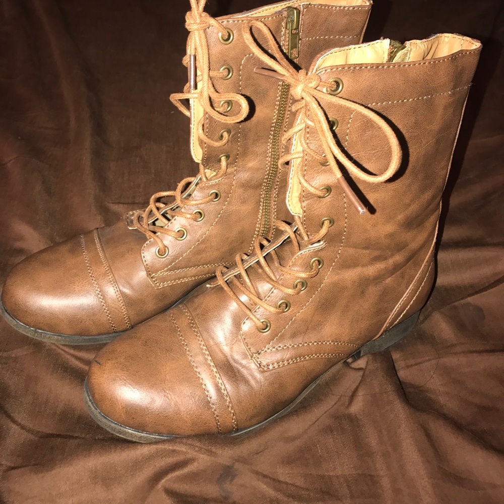 Combat boots
