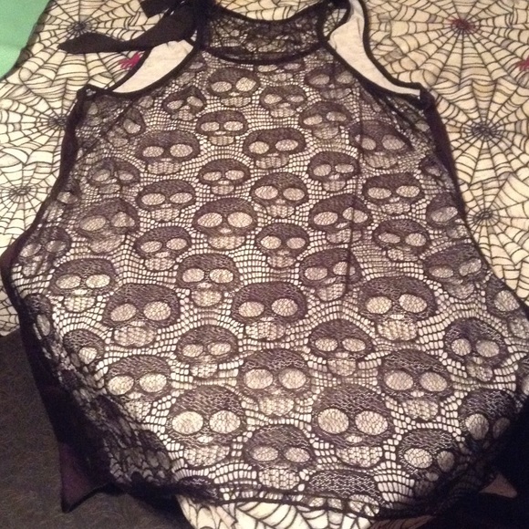 Lace back skull pinup punk gothic tank top. - Picture 2 of 2