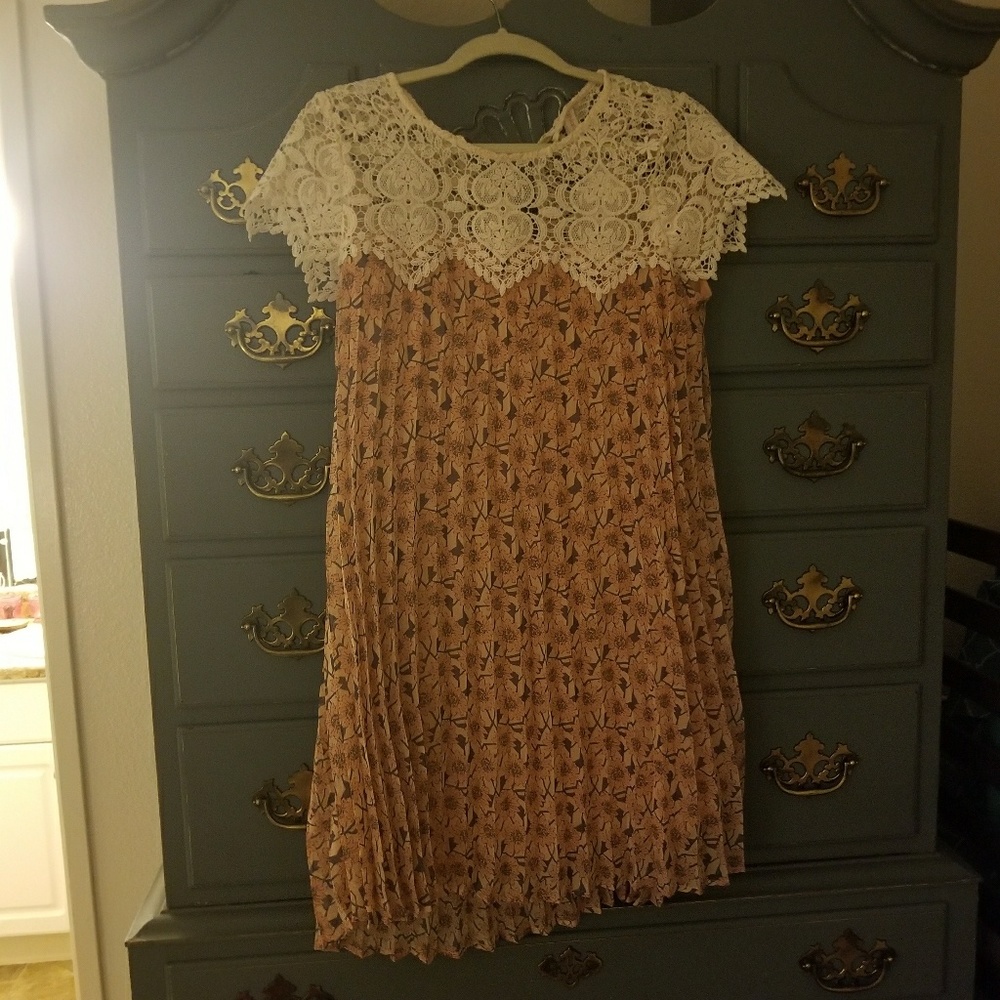 Pleated lace sunflower dress