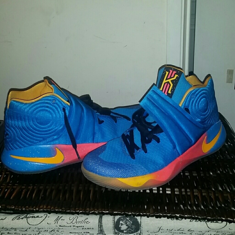 Kyrie 2  blue/yellow eybl promo ... lightly worn
