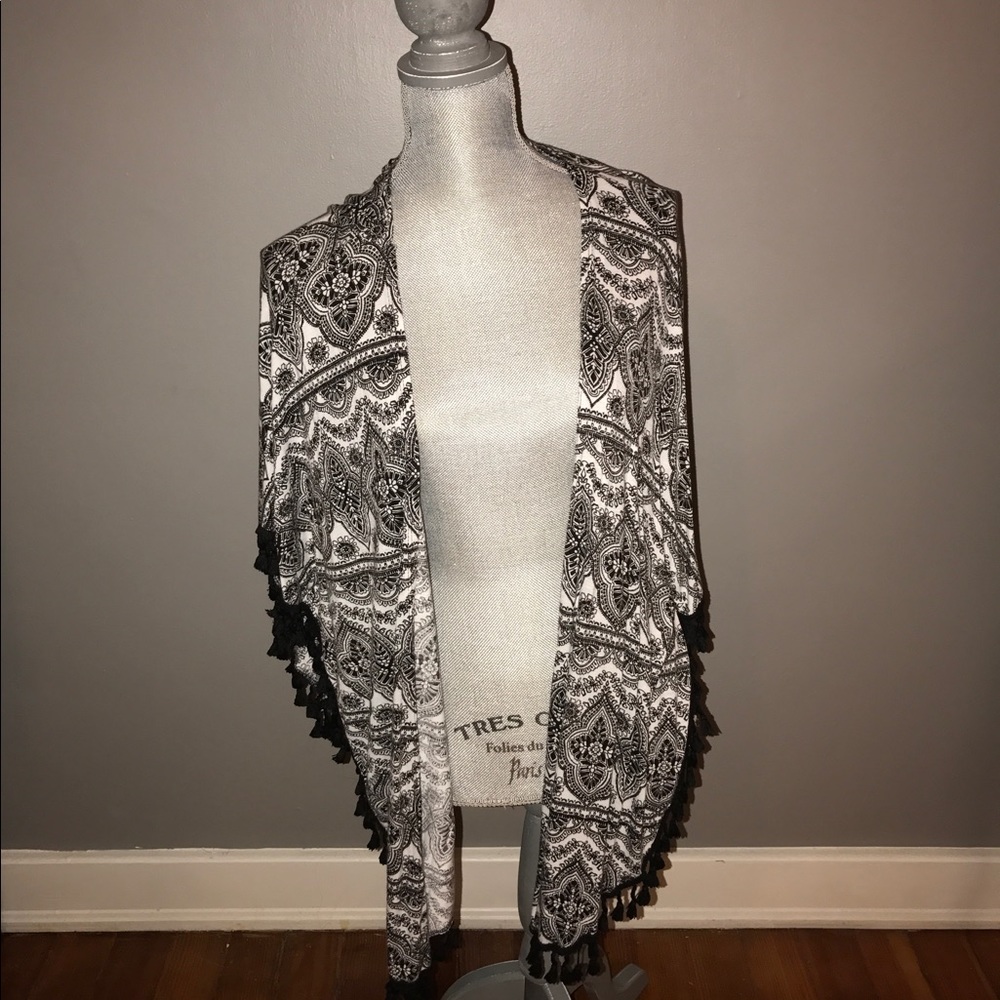 black and white shaw