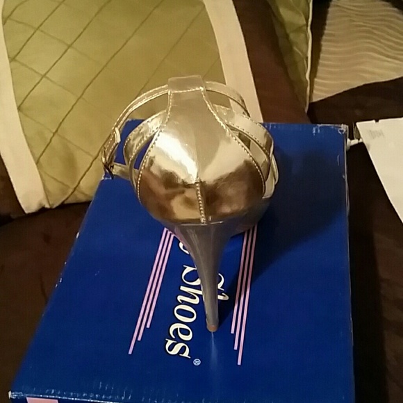 Heels - Picture 3 of 4