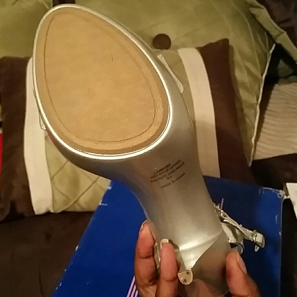 Heels - Picture 4 of 4