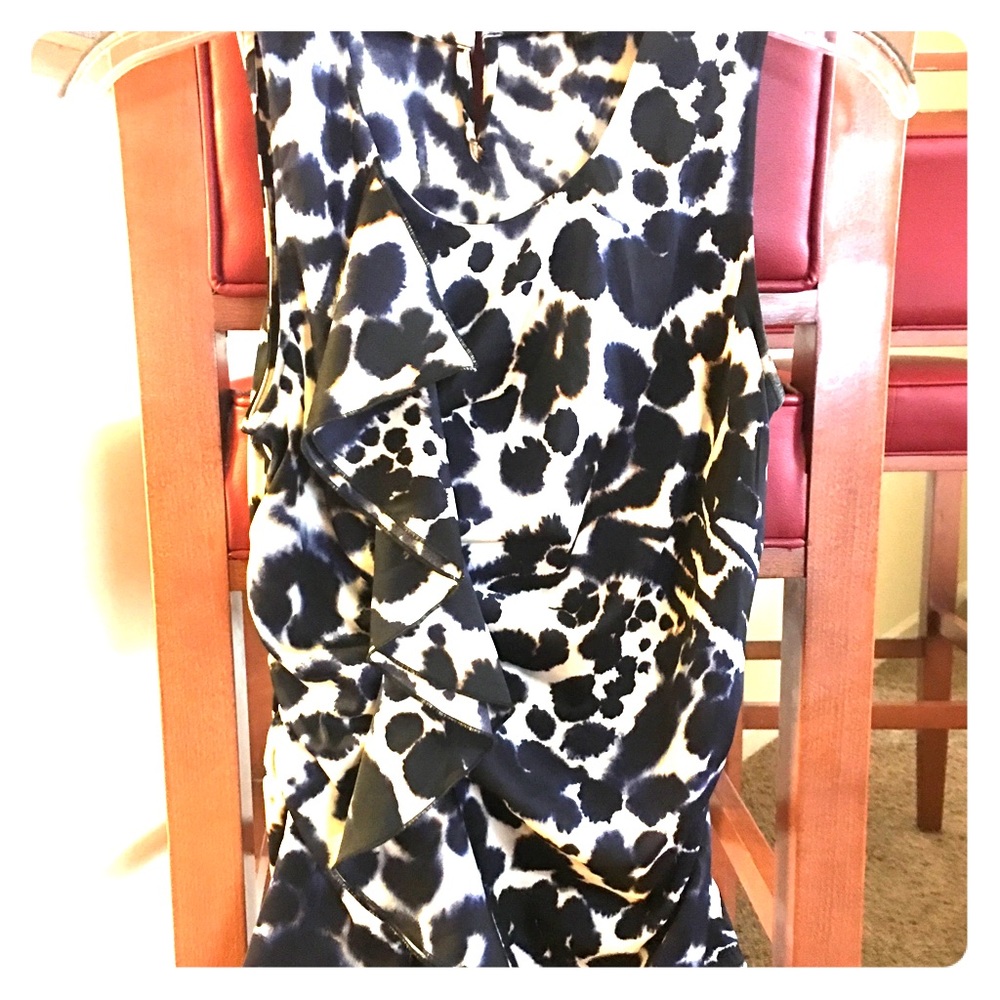 Adorable Ann Taylor dressy sleeveless blouse