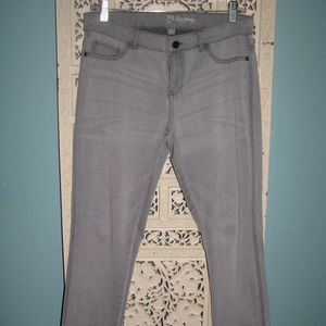 NEW YORK & CO light gray jeggings